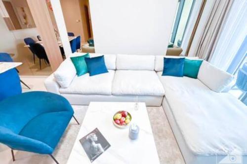 Luxury Burj Royale 4Bed Balcony Burj Khalifa View - Tap to explore photos