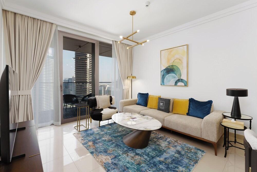 Maison Privee - Inviting Apt with Fabulous Dubai Canal & Skyline Vws - Tap to explore photos