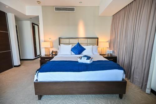 Luxury Apartments - Stunning Marina View - 5-Star Hotel Amenities - Tap to explore photos