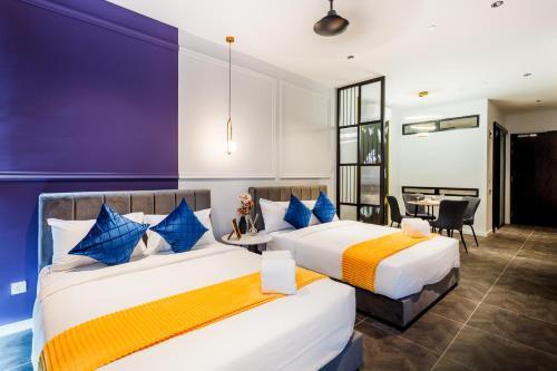 Scarletz Suites KLCC by KLIQ Room Type - Coral Queen Studio