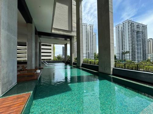 Arcoris Residence Mont Kiara by DeUrban - Tap to explore photos