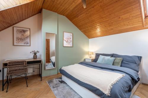 Delux Romantic Stay Prague - Tap to explore photos
