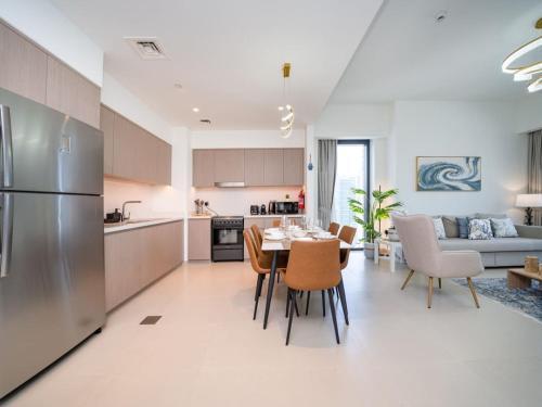 Downtown 2 Bed with Poolside Burj Khalifa View - Tap to explore photos