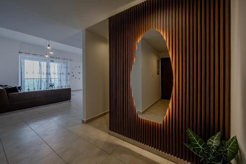 Modern 1BDR apartment in Business Bay - Tap to explore photos