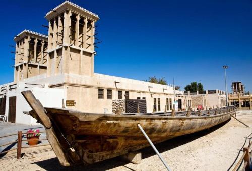 Click Grand Hotel - Bur Dubai - Tap to explore photos