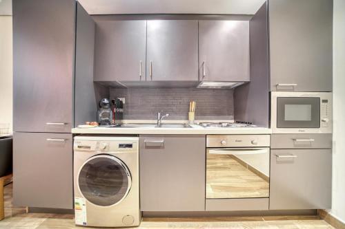 Stylish Studio in JBR - Beach Access - Tap to explore photos
