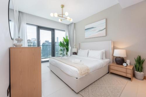 Spacious Cozy 2-Bedroom Apartment in Dubai Marina - Tap to explore photos