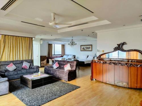 Duplex Penthouse-Lower Floor at times square