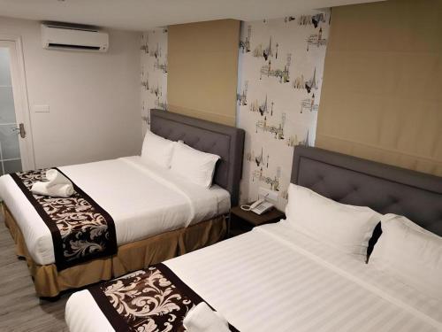 Hotel LoLex Kuchai Lama - Tap to explore photos