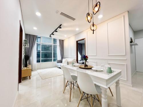 Sky Suites Airy 2BR Suite at KLCC - Tap to explore photos