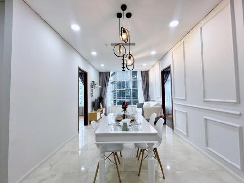 Sky Suites Airy 2BR Suite at KLCC - Tap to explore photos