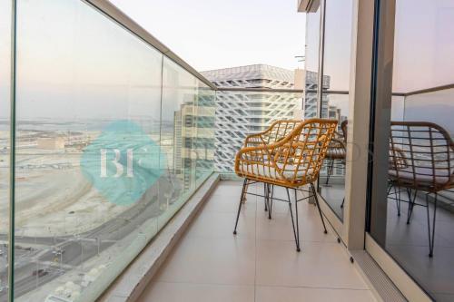 Bloomfields Iconic 2br In Wave Tower - Tap to explore photos