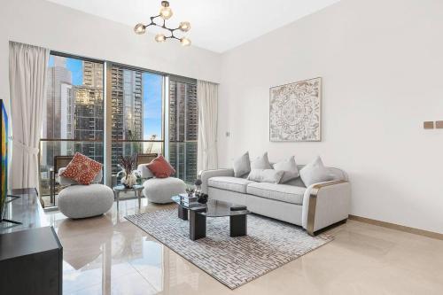 FIRST CLASS 1BR Charming City View - Tap to explore photos