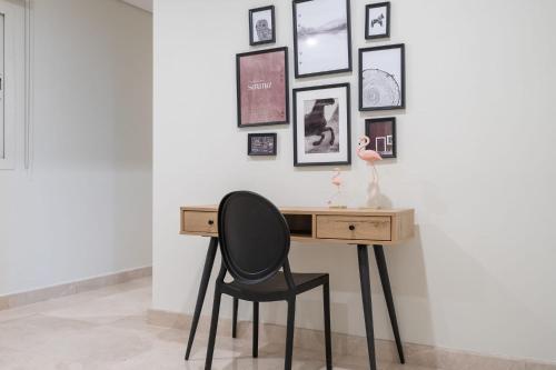 Prestigious 3-Bedroom Apartment with Easy Access in Downtown Dubai - Tap to explore photos