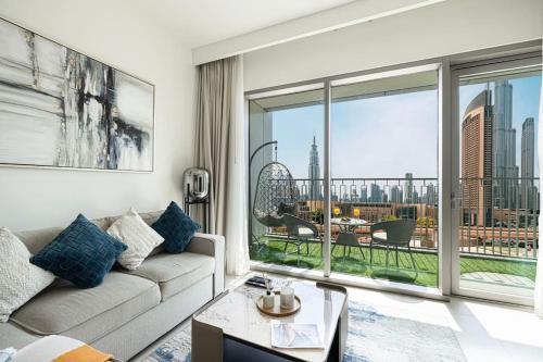 Stunning Burj Khalifa Views - Dubai Mall Access - Infinity Pool - MaxStays - Tap to explore photos