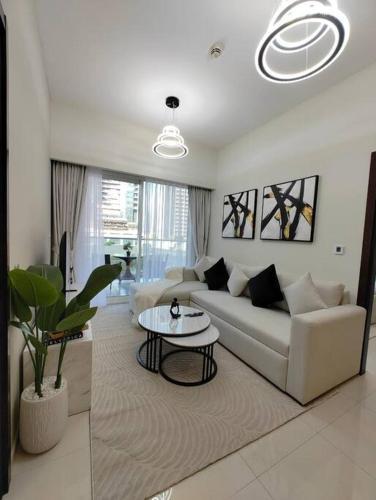 Cozy 2BR Apartment DAMAC VERA Business Bay - Tap to explore photos