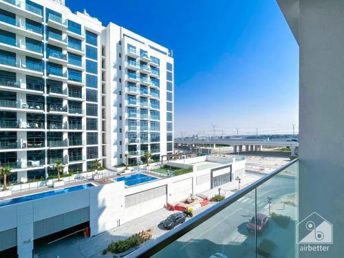 Urban Charm Studio with Balcony in Riviera - Tap to explore photos