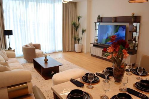 Luxuria 2BR Elegance Saadiyat Island - Tap to explore photos