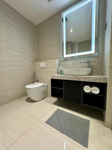 TWIN TOWER LUXURY SERVICE APARTMENT - Tap to explore photos
