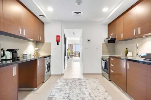 Silkhaus Gate Tower Luxurious Studio w City View - Tap to explore photos
