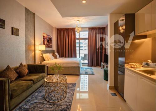 Chic Studio with Scenic Boulevard Views - Tap to explore photos
