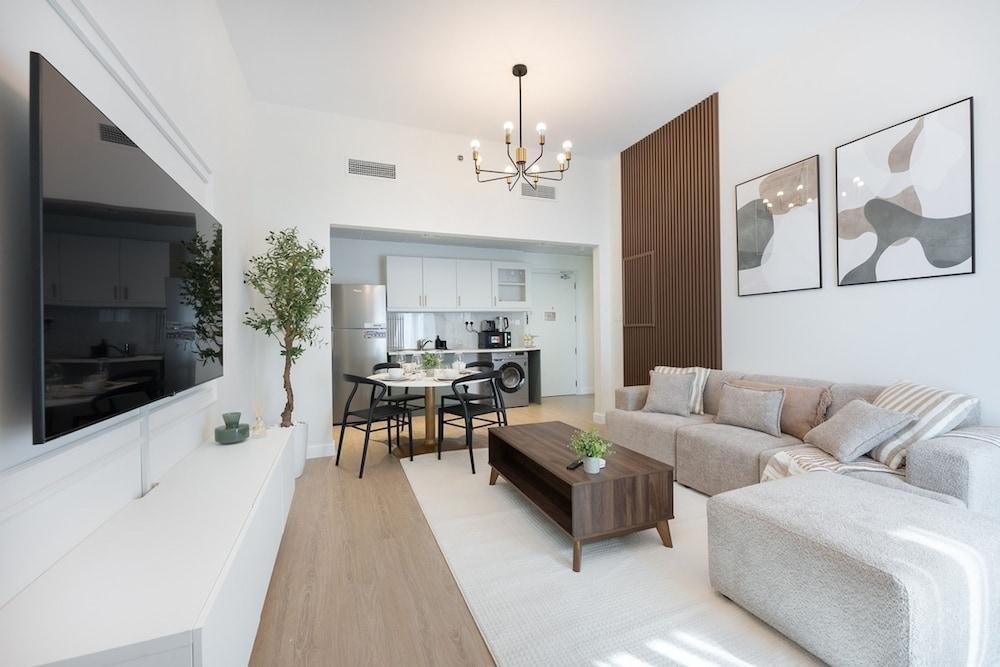 Premium 1-bedroom Apartment in Dubai Marina