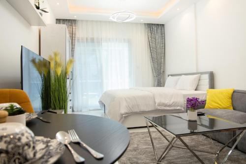 Dubai Marina - Cozy Studio Apartment - Tap to explore photos