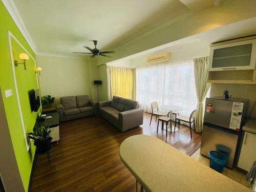 Luxury Room At Bukit Bintang - Tap to explore photos