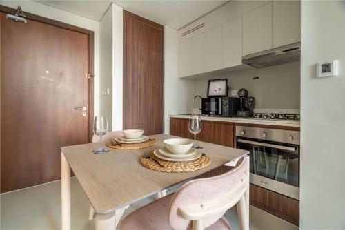 GuestReady - Charming home in Business Bay - Tap to explore photos