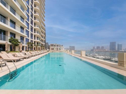 Stunning 1 bedroom sea view apartment - Tap to explore photos