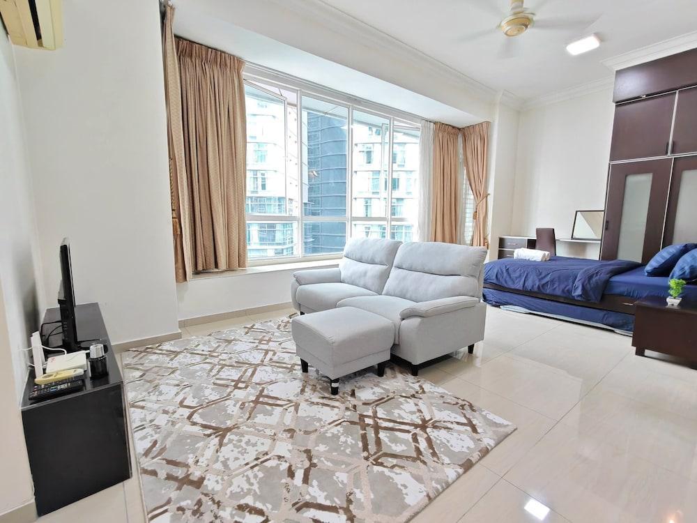 Parkview Serviced Apartment - Tap to explore photos