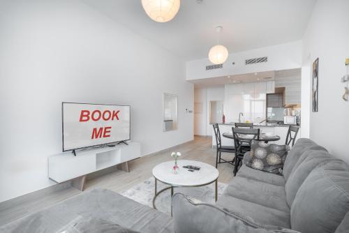Luxury 1-Bedroom in Dubai Marina that Sleeps 2 - Tap to explore photos