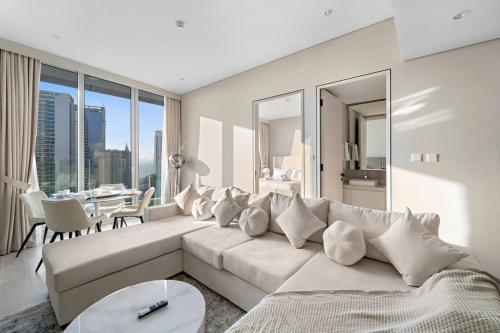 FIRST CLASS 1BR Inviting Marina View - Tap to explore photos