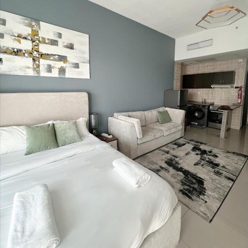 Studio Apartment with Stunning Marina Views - Tap to explore photos