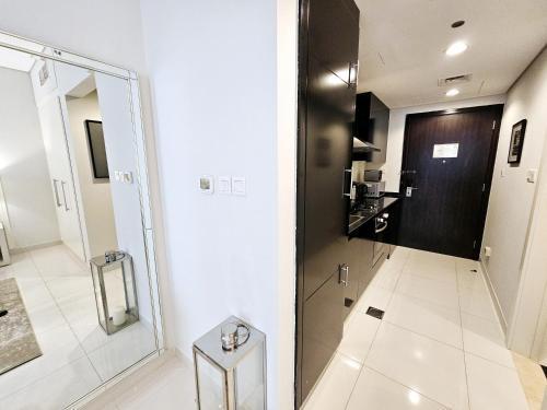SUNRISE HOMES - Amazing Studio in Business Bay - Tap to explore photos