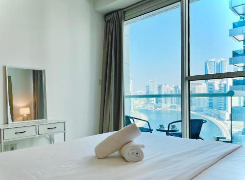 Modern 1BR Unit with Canal View Near Burj Khalifa