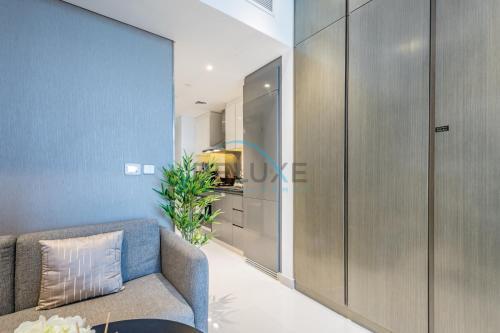 Luxury Studio Apartment in Prive By Damac B, Business Bay by Deluxe Holiday Homes - Tap to explore photos