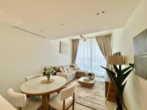 Stylish 1br Apt In Jvc Pool Access & Parking - Tap to explore photos