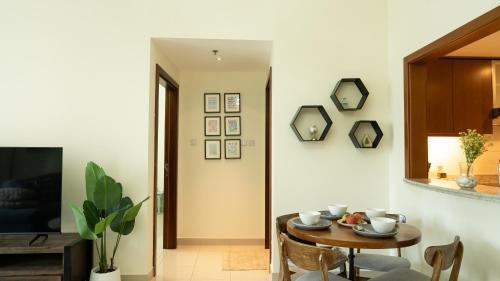 Modern Apartment near Burj khalifa - Tap to explore photos