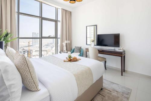 Frank Porter - Damac Ghalia - Tap to explore photos
