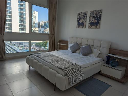 Stunning 2BR Apartment with Full Marina View - Tap to explore photos