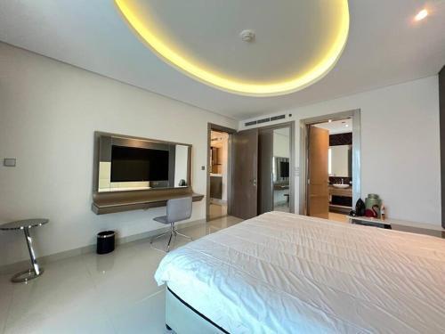 Luxurious & Modern 1BR DAMAC Paramount Business Bay - Tap to explore photos