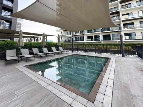Modern Marvel Studio in Business Bay - Tap to explore photos