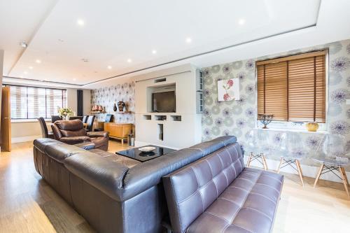 By Buildersbeds - Harlesden House 3 Bedrooms - Tap to explore photos