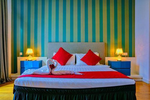 SKYWARD SUITES at Platinum KLCC - Tap to explore photos