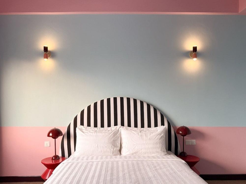 The Très Hotel Room Type - Standard Room