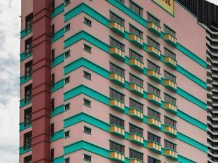 The Très Hotel - Tap to explore photos