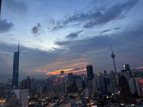 The Axon Bukit Bintang By Cozy White - Tap to explore photos