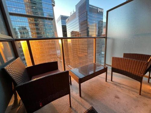 Prestigious 2-Bdrm Condo - across from Scotiabank Arena