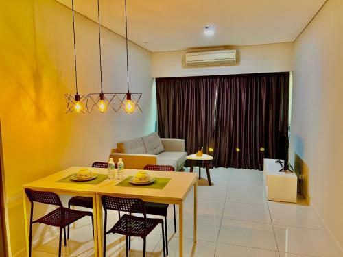 Summer Suites KLCC By Victorians - Tap to explore photos
